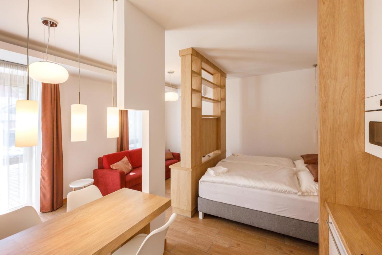 La Bella Centrum Apartmanok Piros/Sarga Heviz Exterior photo