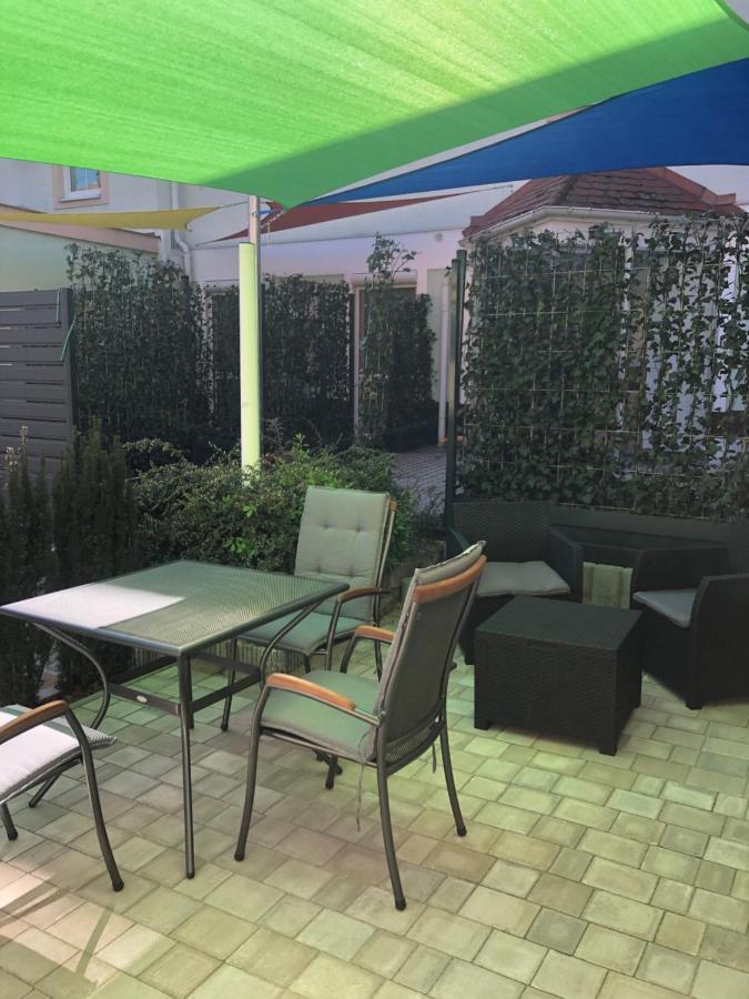 La Bella Centrum Apartmanok Piros/Sarga Heviz Exterior photo